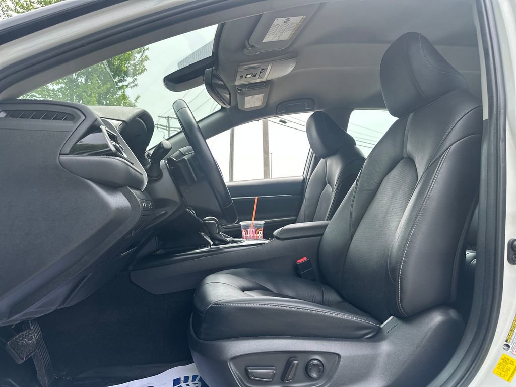 Used 2020 Toyota Camry XSE FWD image 8