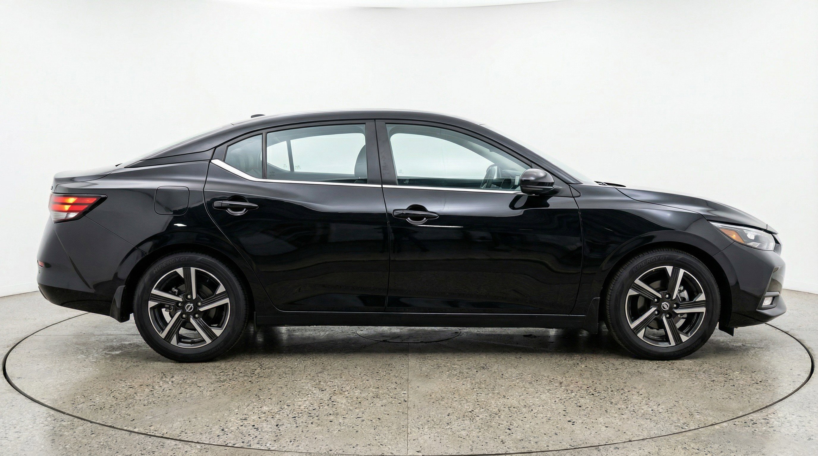 Used 2025 Nissan Sentra SV image 11