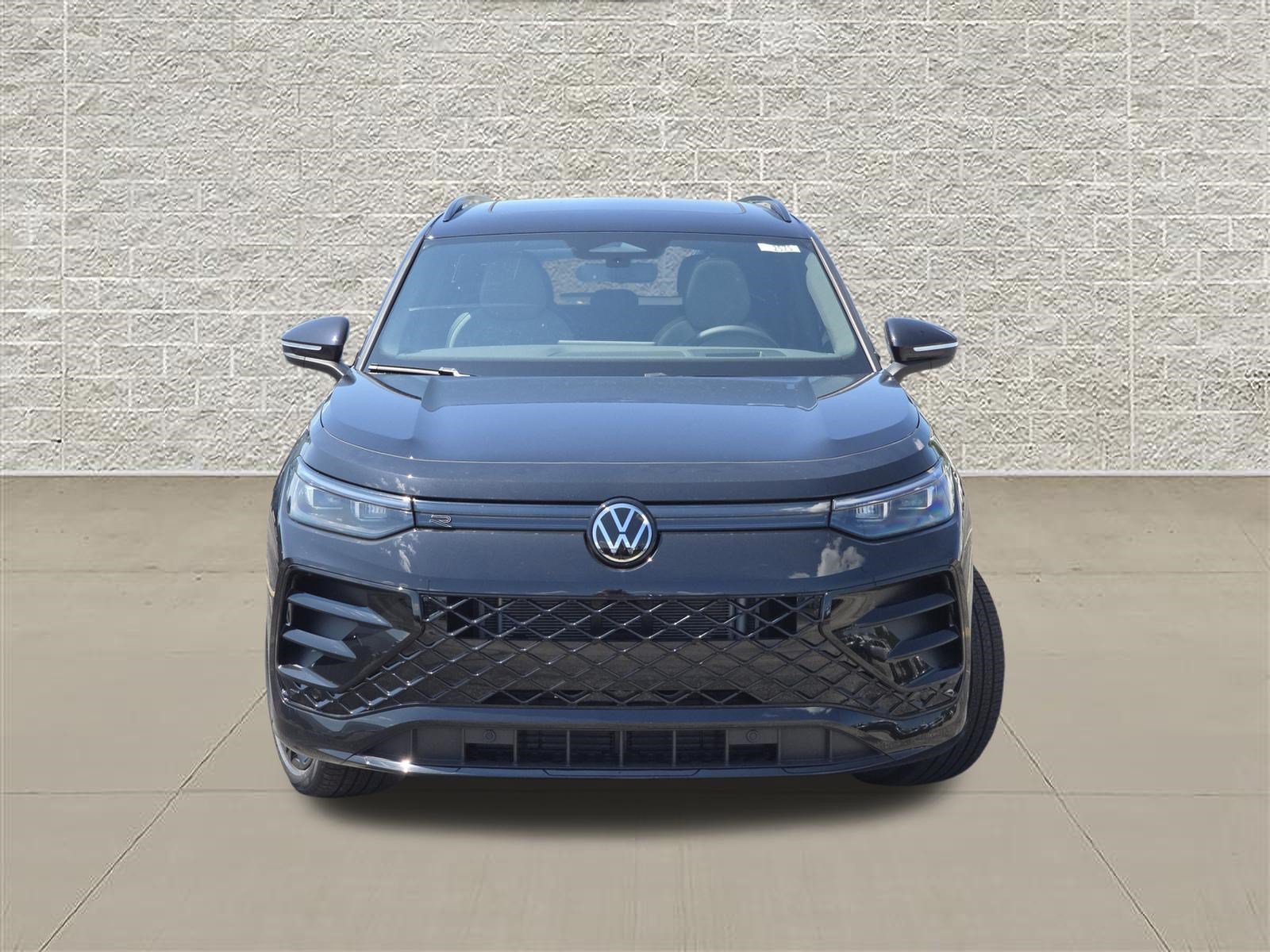 New 2026 Volkswagen Tiguan SE R-Line AWD/4WD image 2