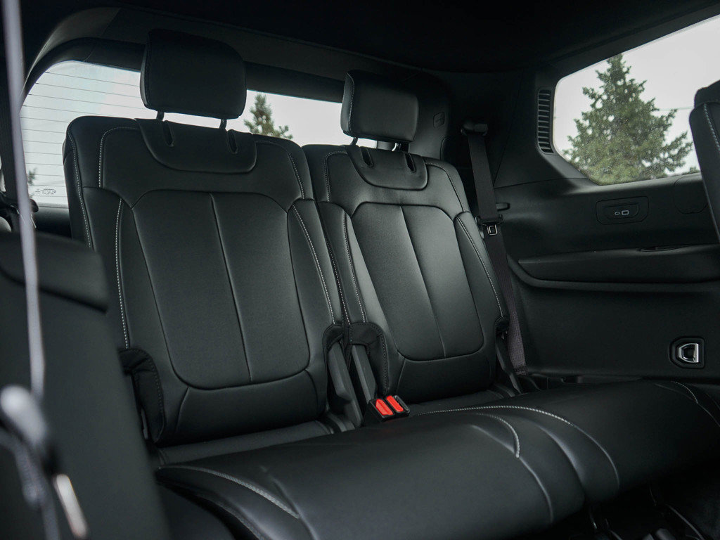 New 2025 Jeep Grand Cherokee L Limited w/ Black Appearance Package image 14