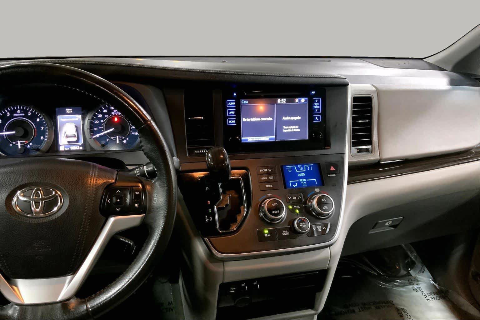 Used 2017 Toyota Sienna XLE FWD image 7