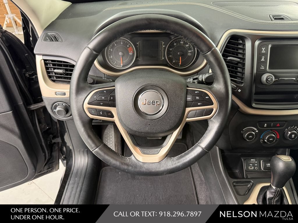 Used 2017 Jeep Cherokee Sport FWD image 22