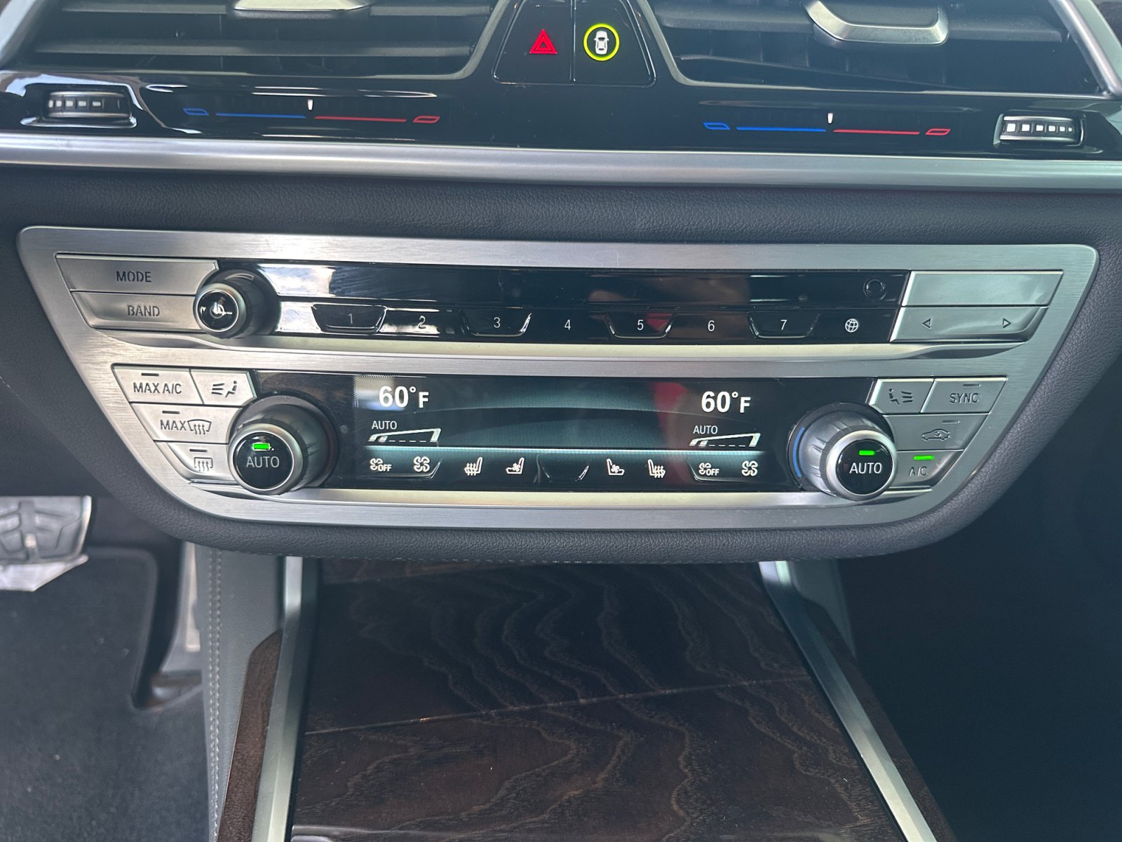 Used 2022 BMW 740i w/ M Sport Package RWD image 21