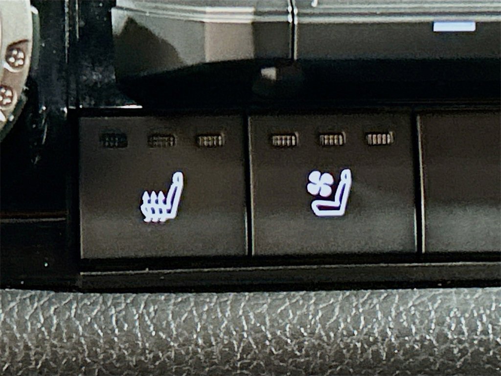 Used 2025 Toyota Tundra Limited image 18