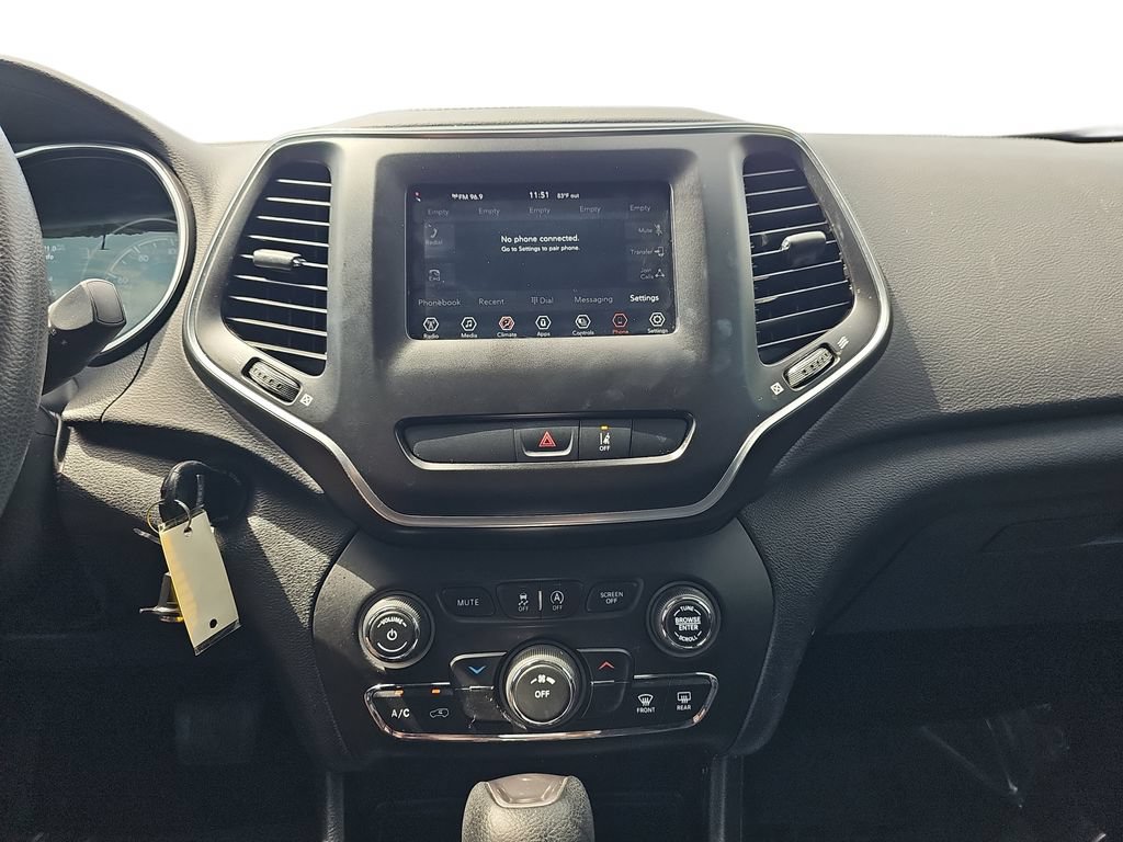 Used 2021 Jeep Cherokee Latitude FWD image 20