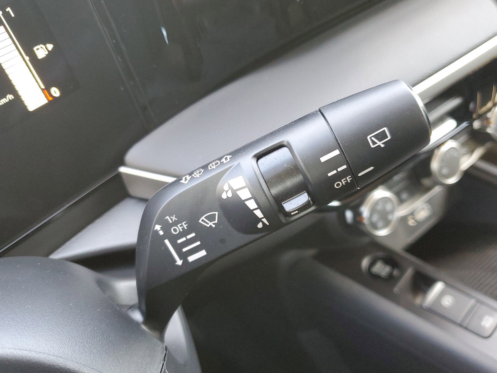 Certified 2025 Nissan Kicks S image 21