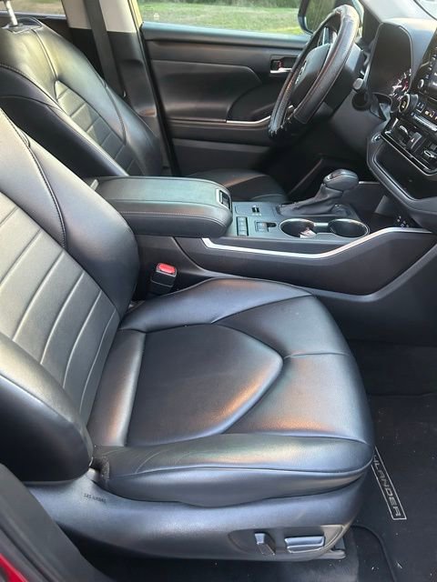 Used 2022 Toyota Highlander XLE image 10