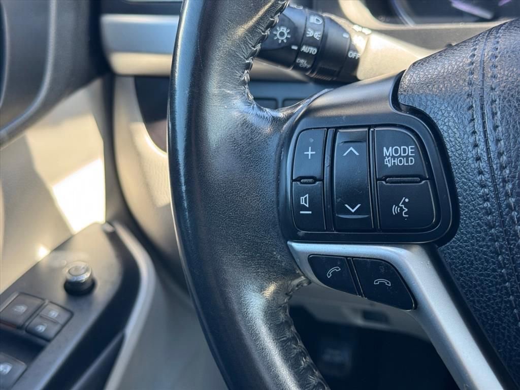 Used 2018 Toyota Highlander XLE image 18