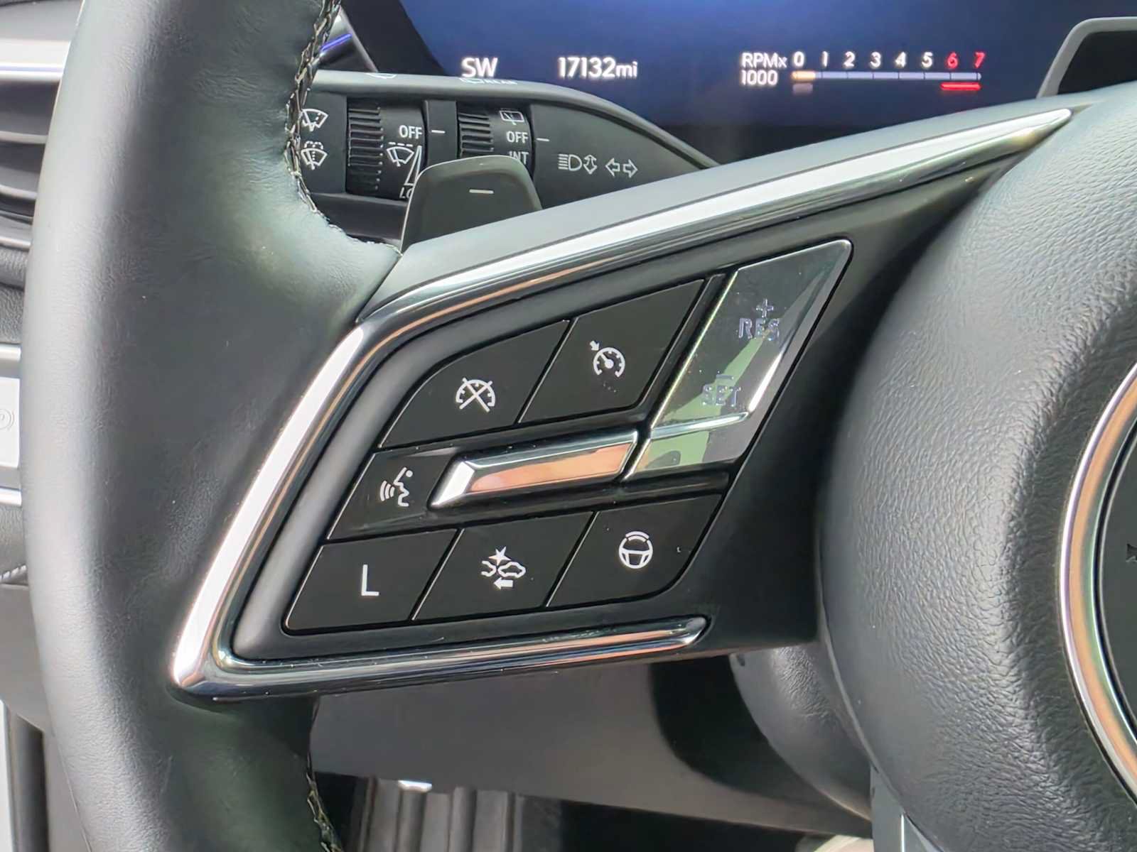 Used 2025 Buick Enclave Avenir w/ Super Cruise Package FWD image 32