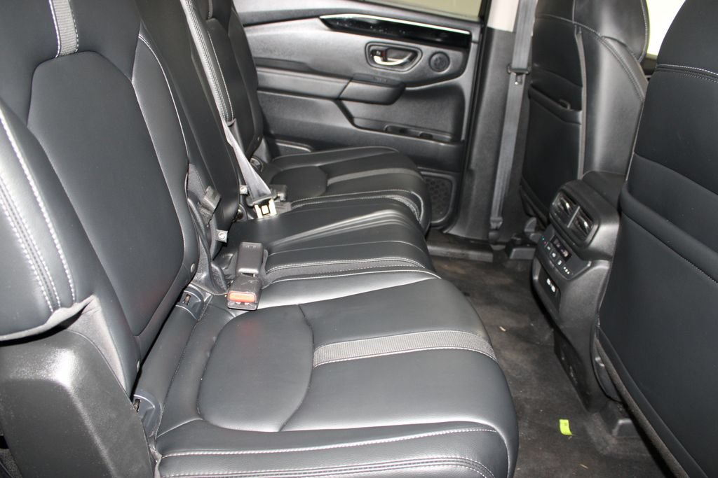 Used 2023 Honda Pilot Touring image 32