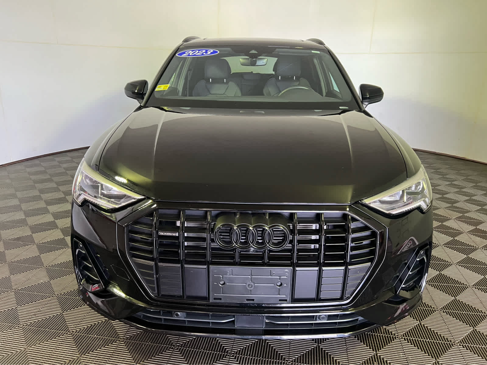 Used 2023 Audi Q3 2.0T Premium Plus w/ Premium Plus Package AWD/4WD image 2