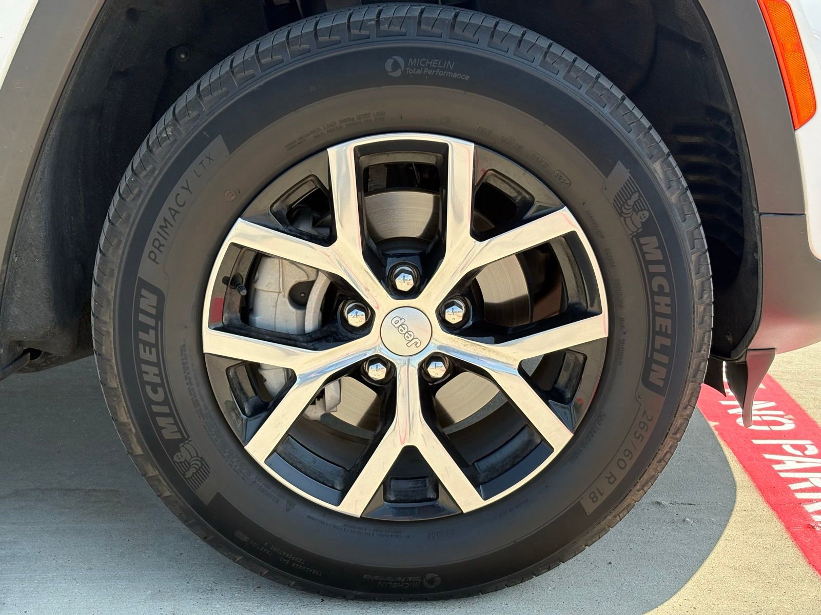 Used 2025 Jeep Grand Cherokee Limited RWD image 9