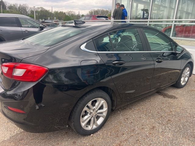 Used 2019 Chevrolet Cruze LT w/ Convenience Package FWD image 3