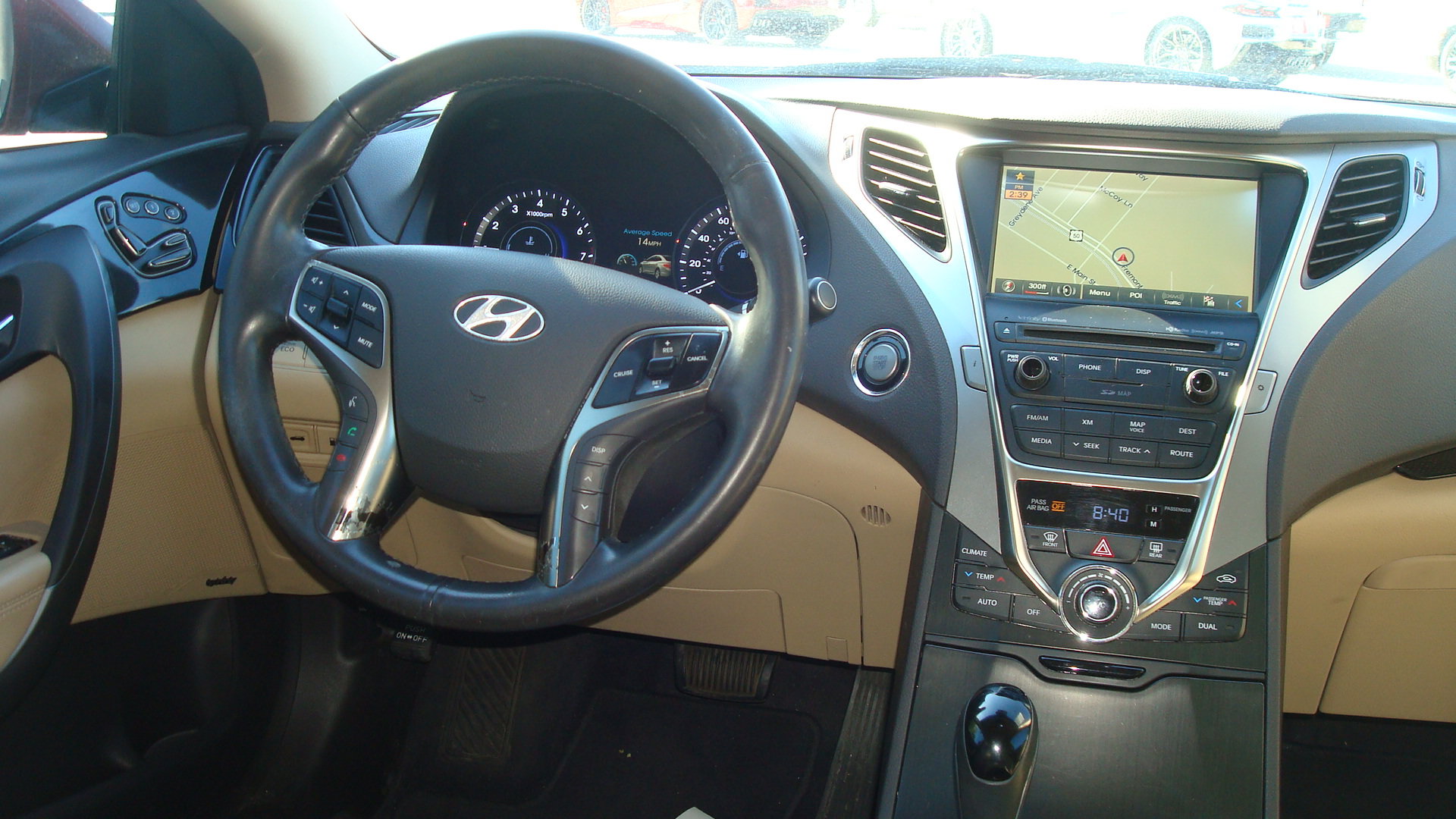 Used 2014 Hyundai Azera Limited w/ Option Group 02 FWD image 10