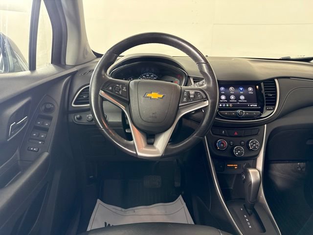 Used 2021 Chevrolet Trax LT w/ Premium Seat Package FWD image 27