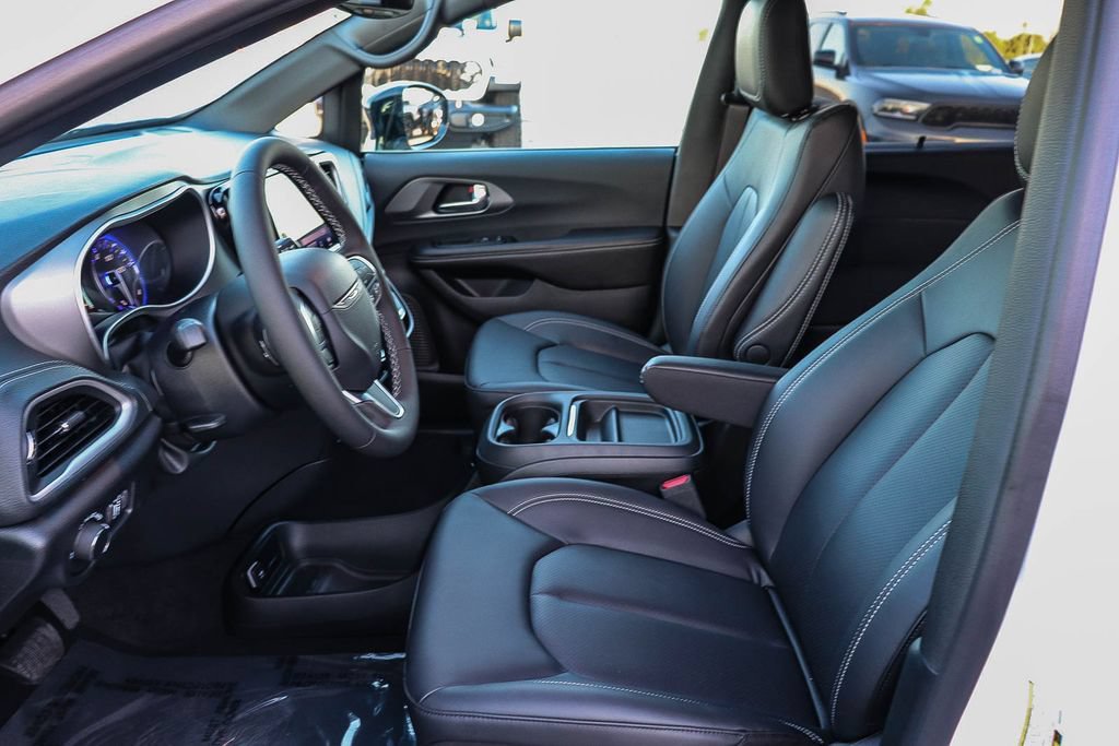 New 2027 Chrysler Pacifica Select FWD image 19