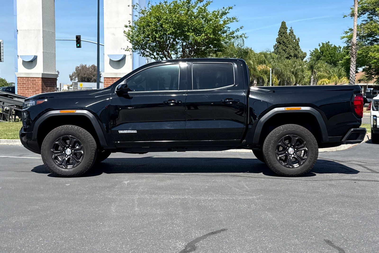 Used 2024 GMC Canyon Elevation w/ Convenience Package image 8