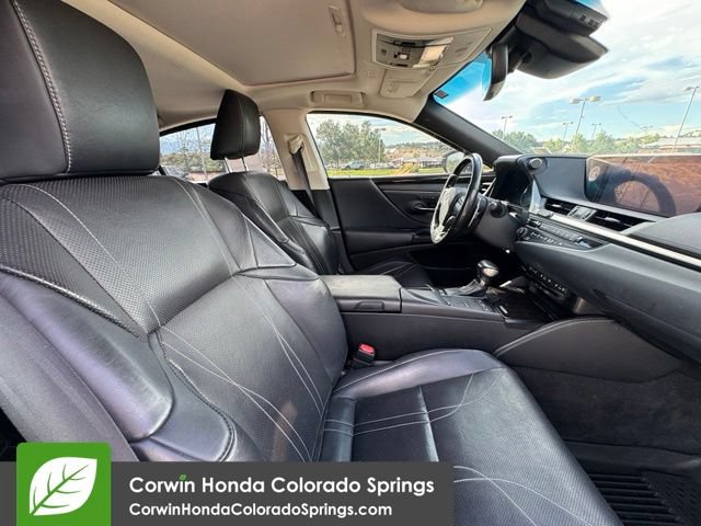 Used 2019 Lexus ES 300h w/ Accessory Package FWD image 34