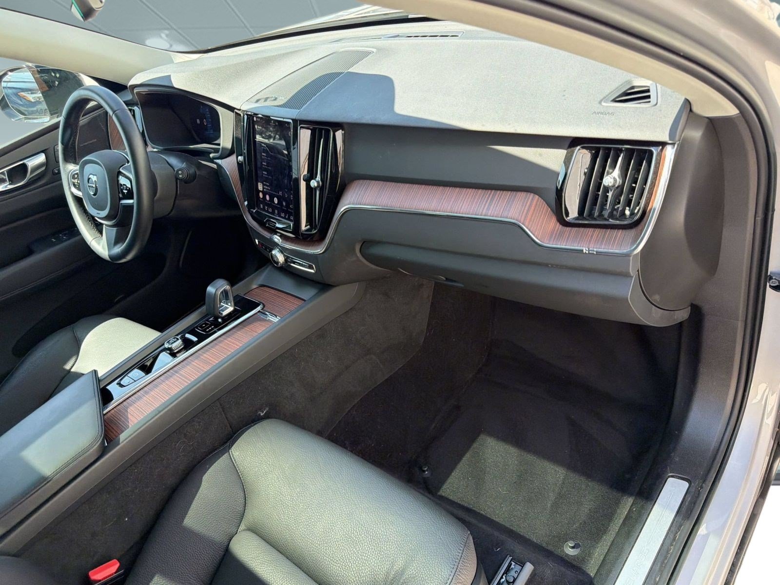 Certified 2023 Volvo XC60 T8 Plus w/ Climate Package AWD/4WD image 31