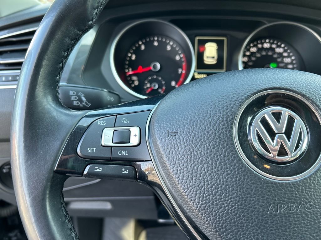 Used 2018 Volkswagen Tiguan SE image 24