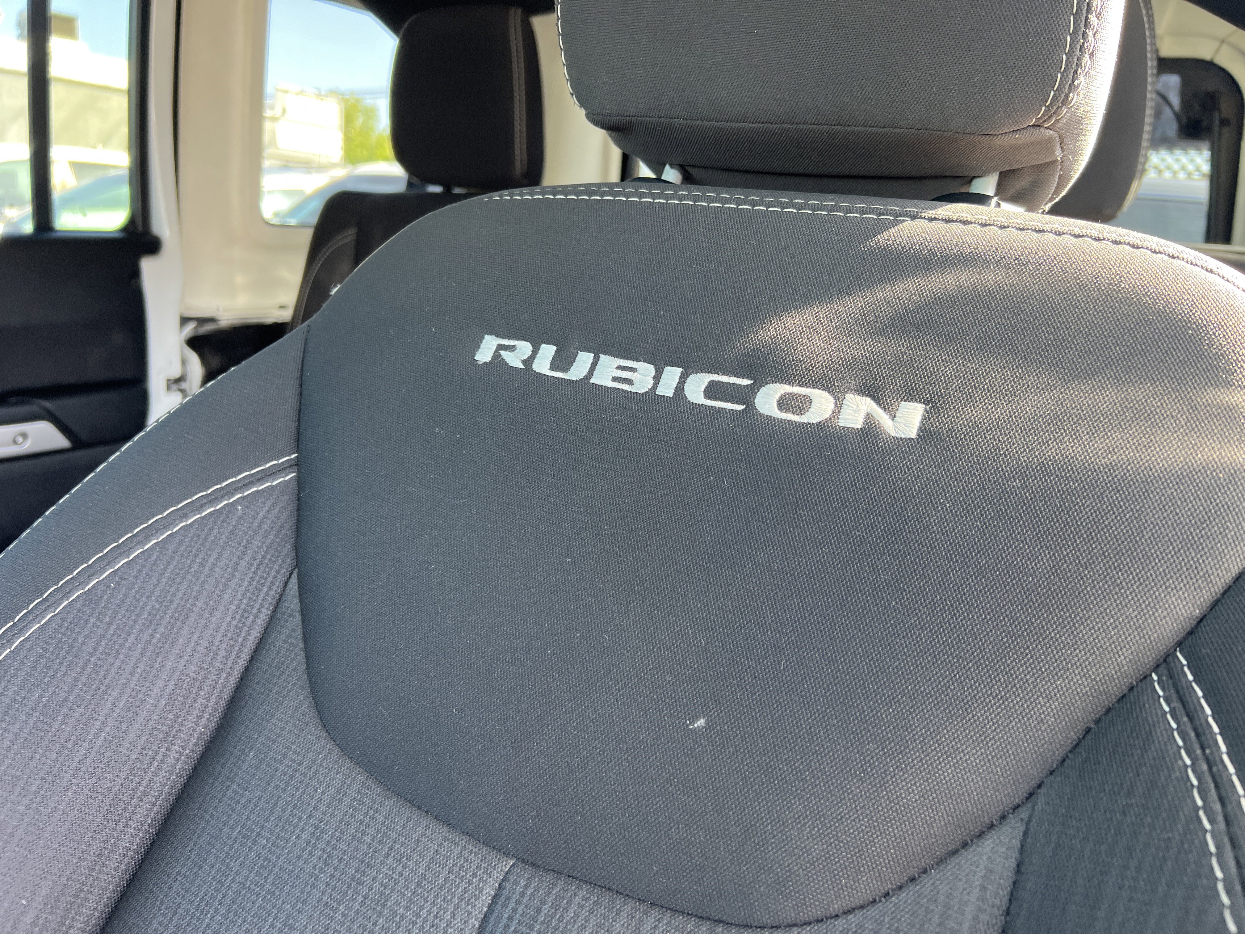 Used 2015 Jeep Wrangler Unlimited Rubicon w/ Connectivity Group AWD/4WD image 20