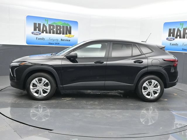 Used 2024 Chevrolet Trax LS FWD image 2