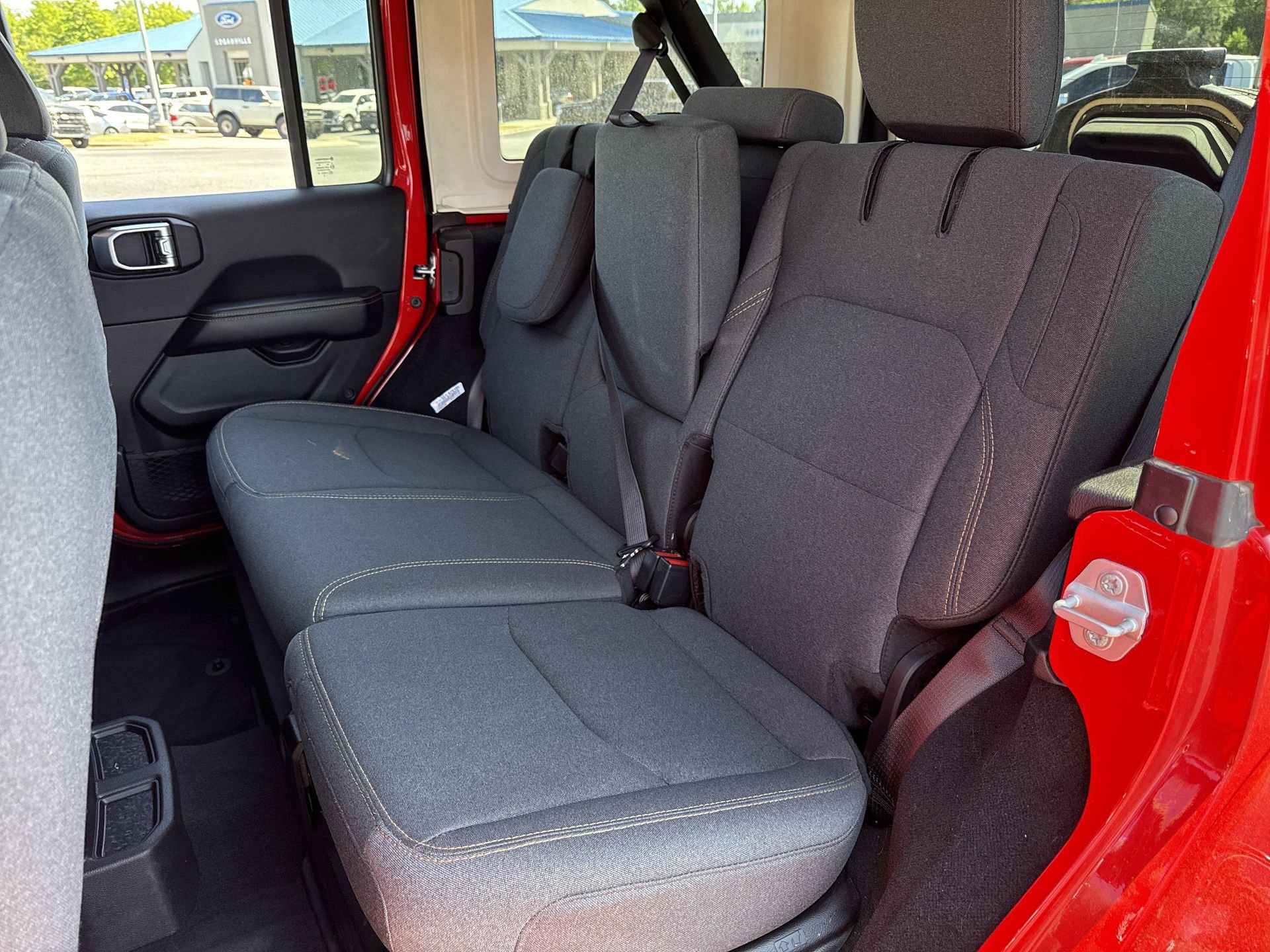 Used 2025 Jeep Wrangler Unlimited Sahara AWD/4WD image 14