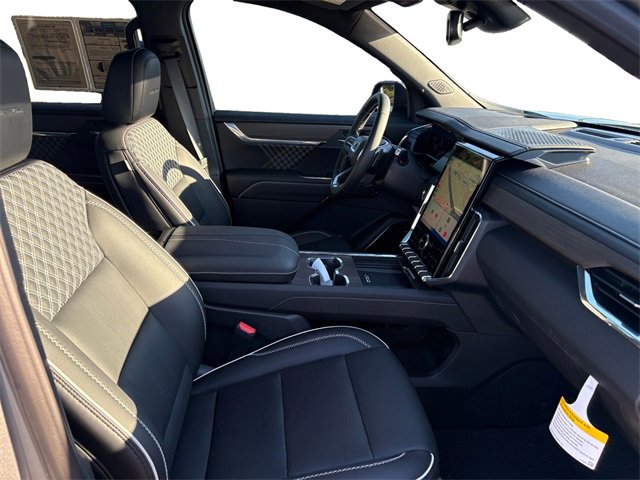 Used 2025 GMC Acadia Denali image 15