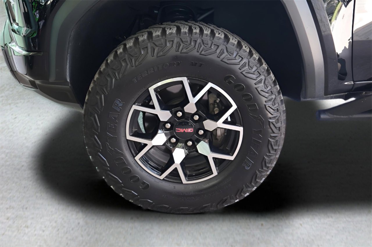 Used 2024 GMC Canyon AT4X image 9