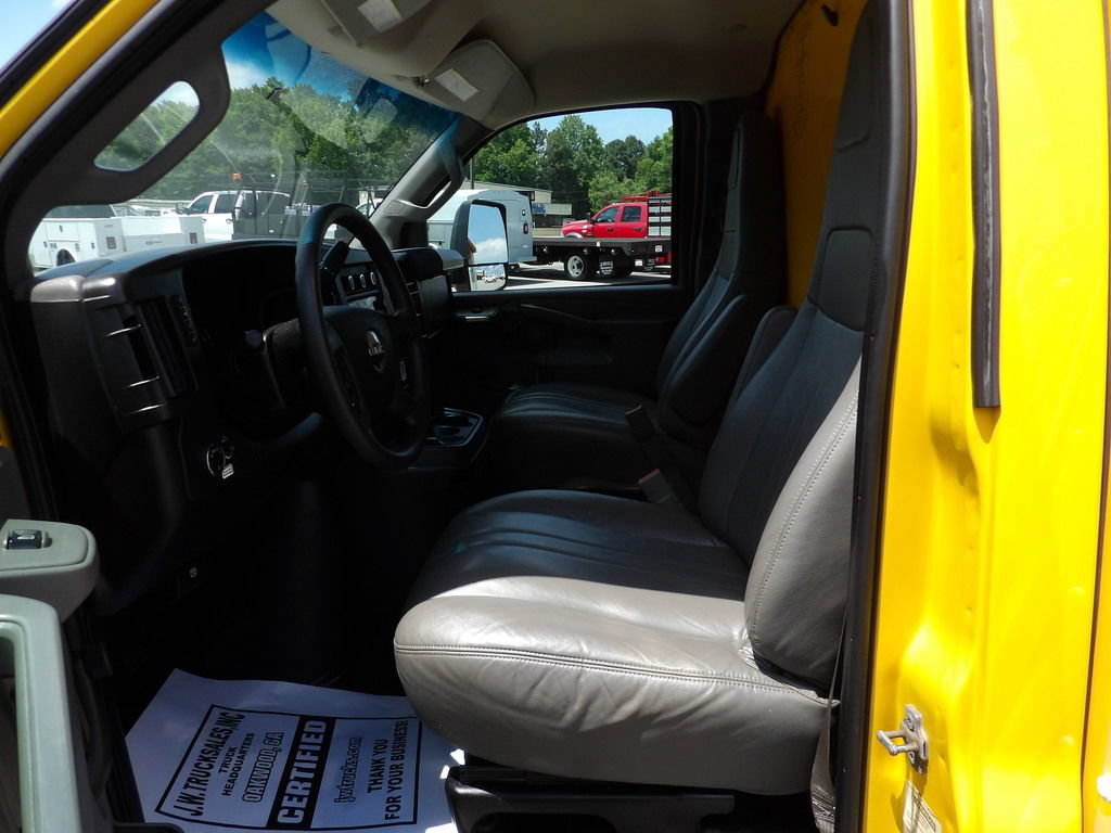 Used 2017 GMC Savana 3500 Extended RWD image 17