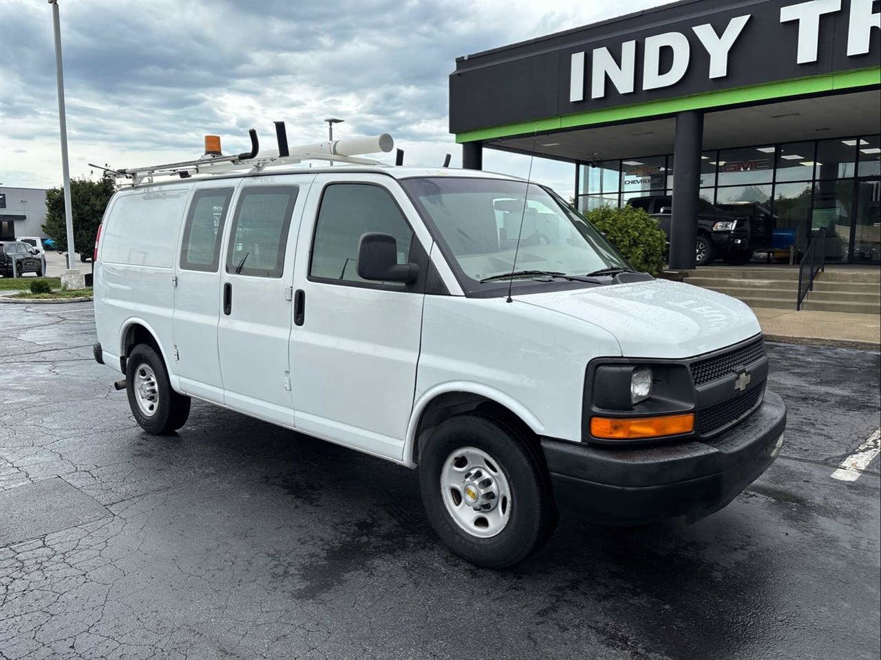 Used 2012 Chevrolet Express 2500 RWD image 2