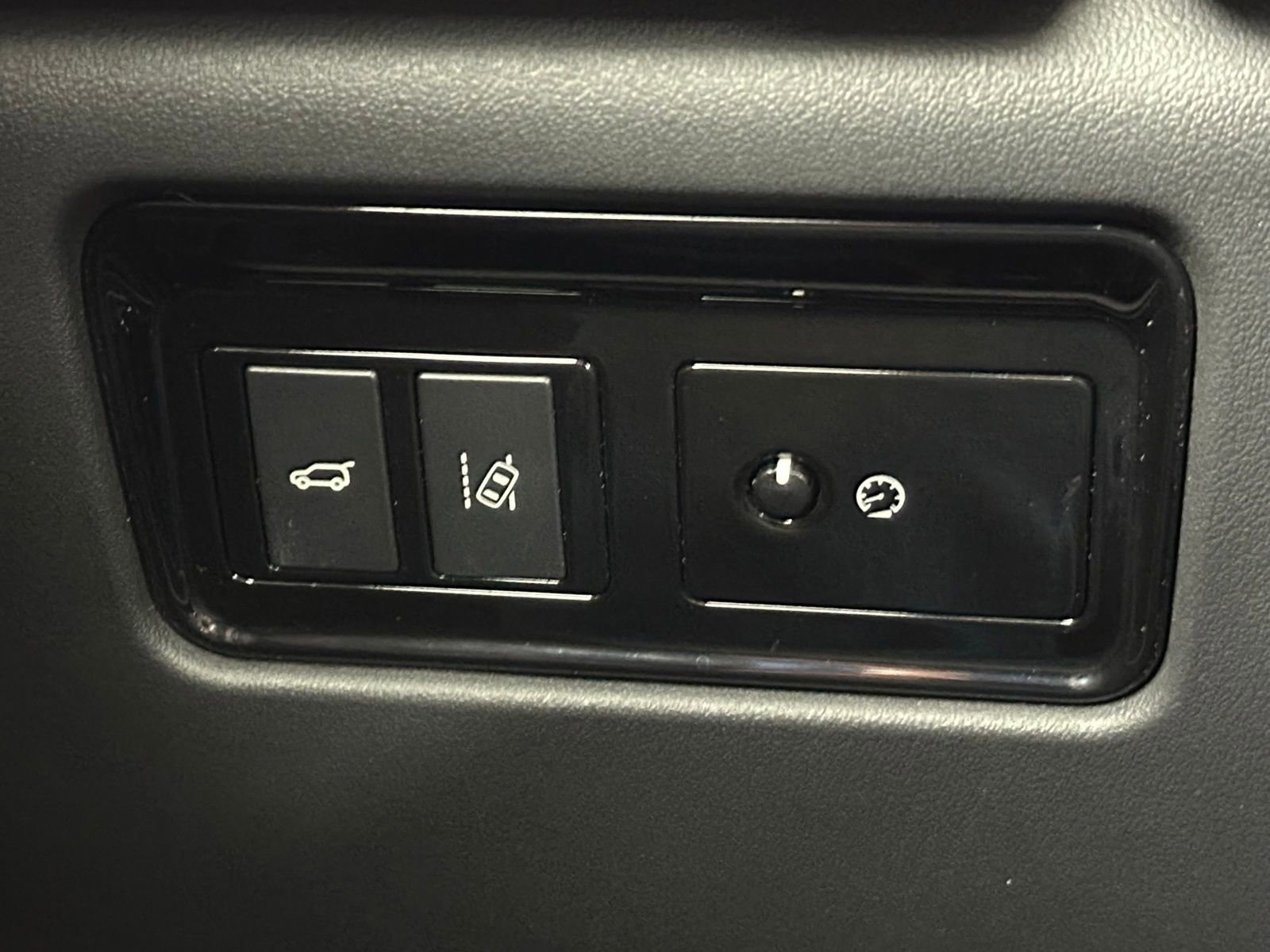 Used 2017 Jaguar F-PACE S image 18