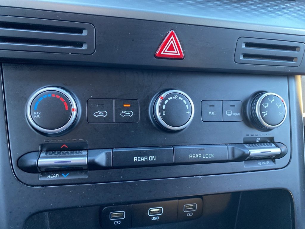 Certified 2022 Kia Carnival LX image 37