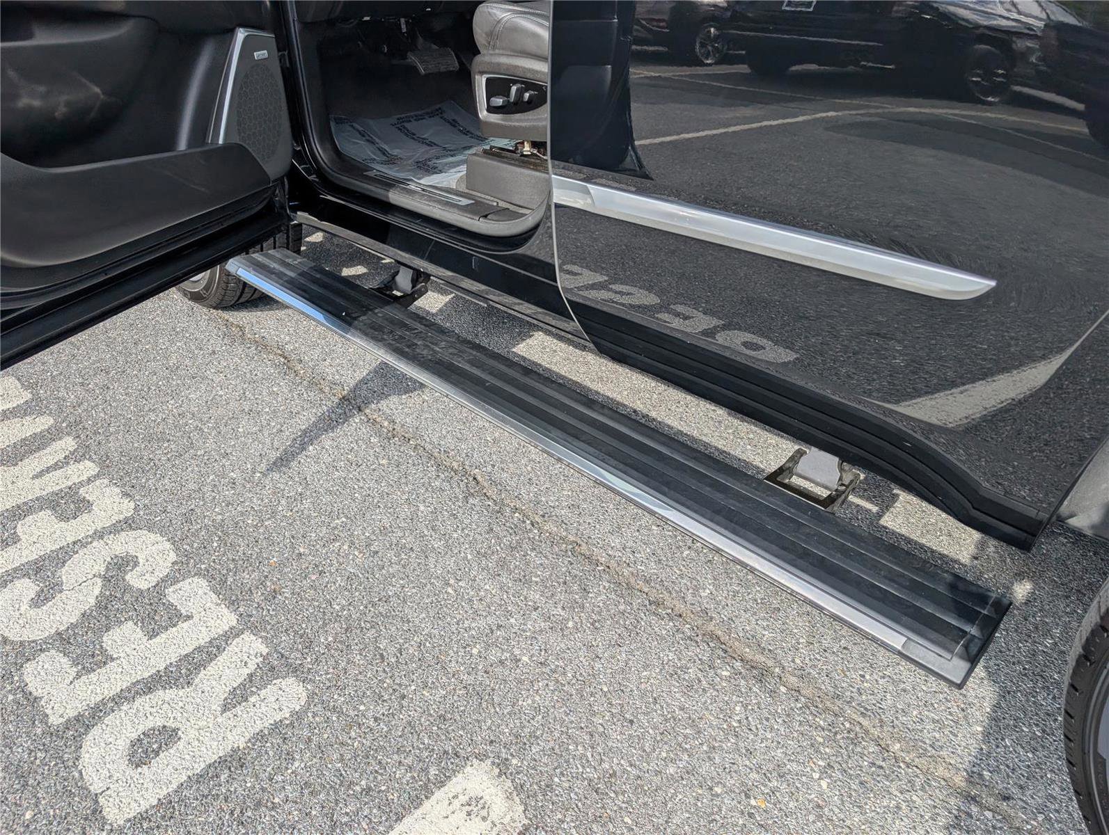 Used 2019 Cadillac Escalade Premium Luxury image 9