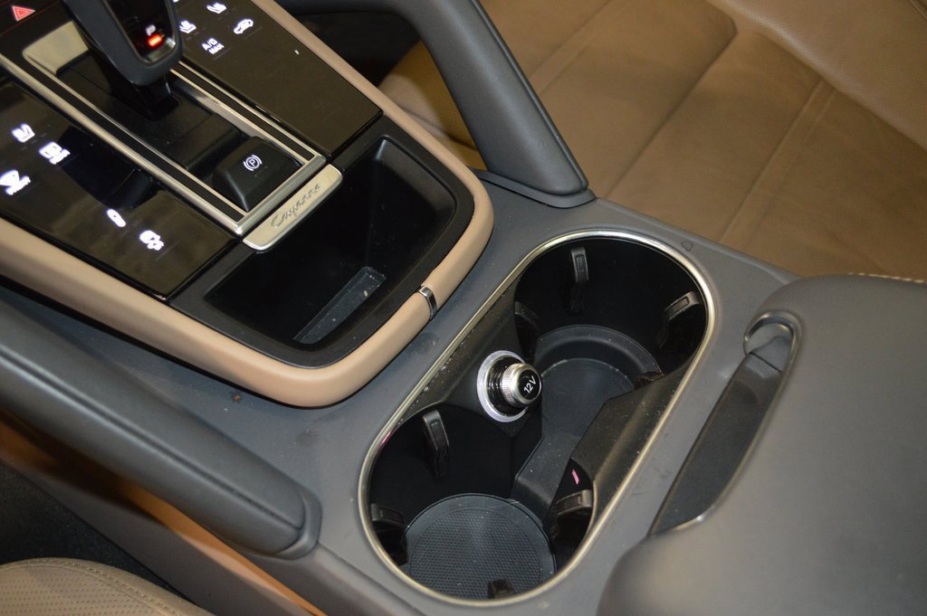 Certified 2023 Porsche Cayenne Platinum Edition image 35