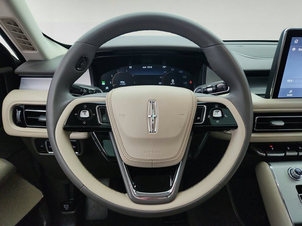 Used 2023 Lincoln Aviator AWD w/ Premium Package image 14