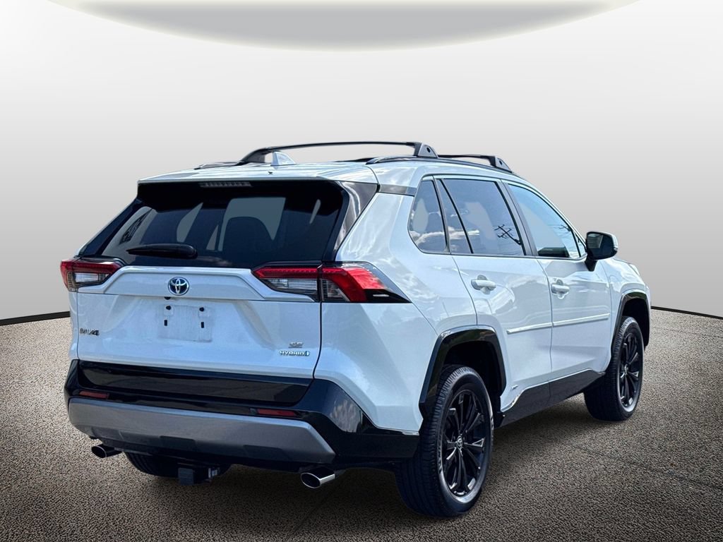 Used 2022 Toyota RAV4 SE w/ Convenience Package AWD/4WD image 2