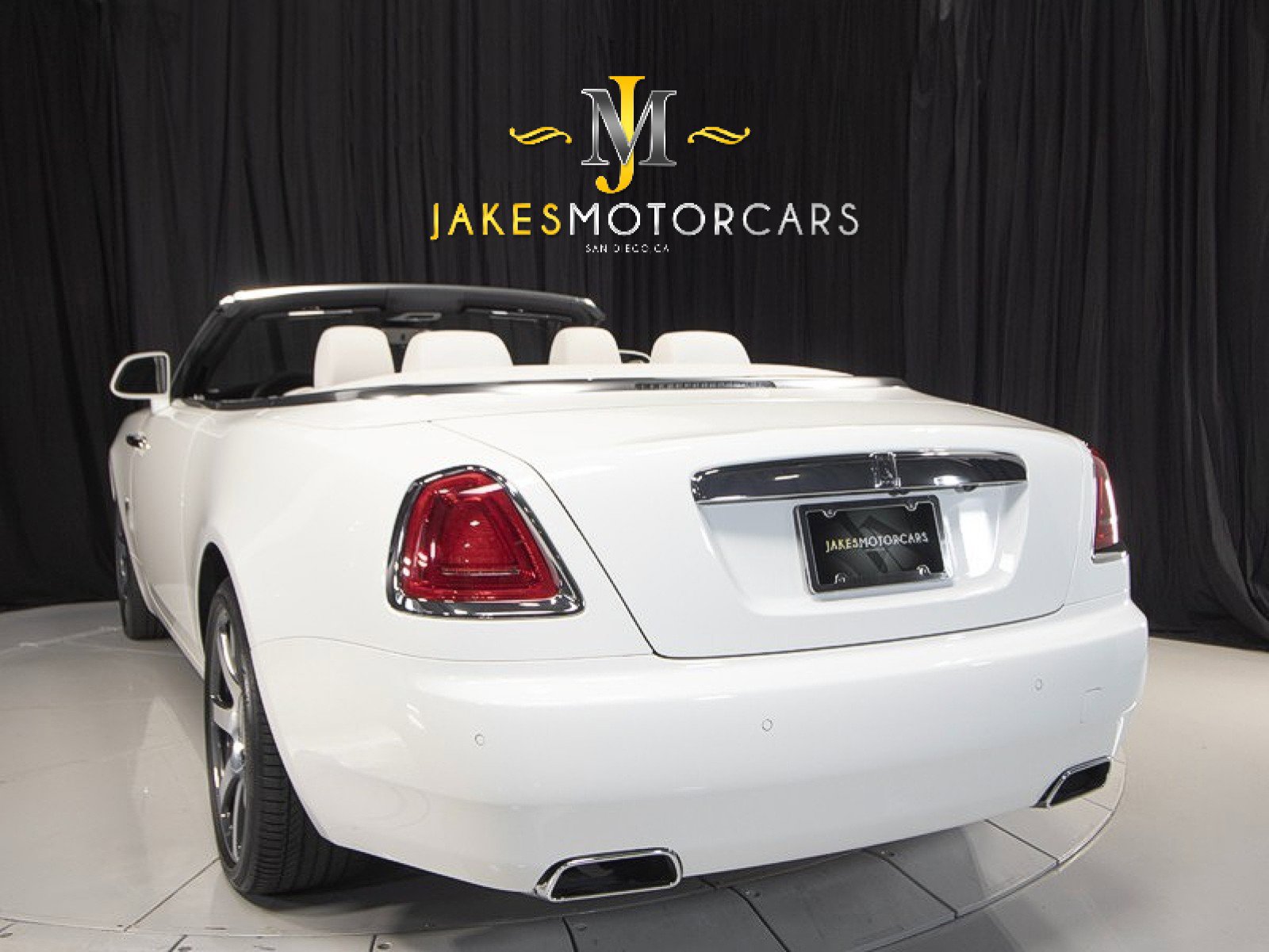 Used 2017 Rolls-Royce Dawn image 8