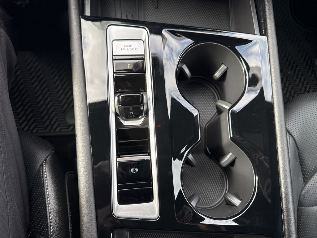 Certified 2025 Volkswagen Atlas Cross Sport SEL R-Line image 22