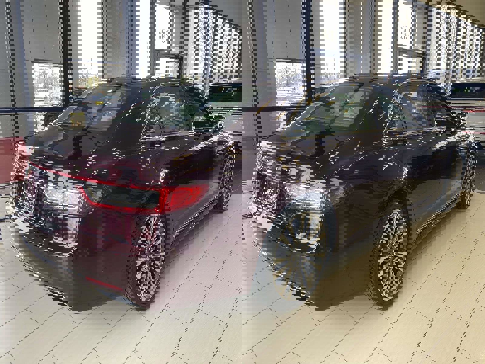 Used 2017 Lincoln Continental Reserve w/ Technology Package image 2