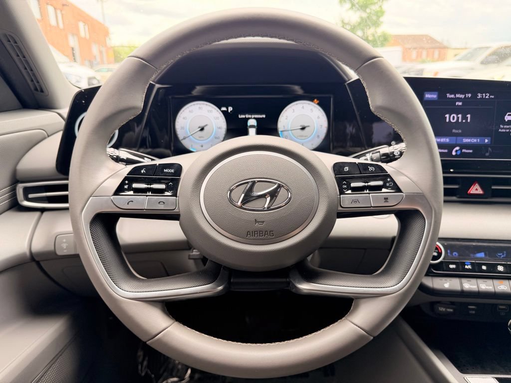 Used 2022 Hyundai Elantra SEL w/ Convenience Package FWD image 21