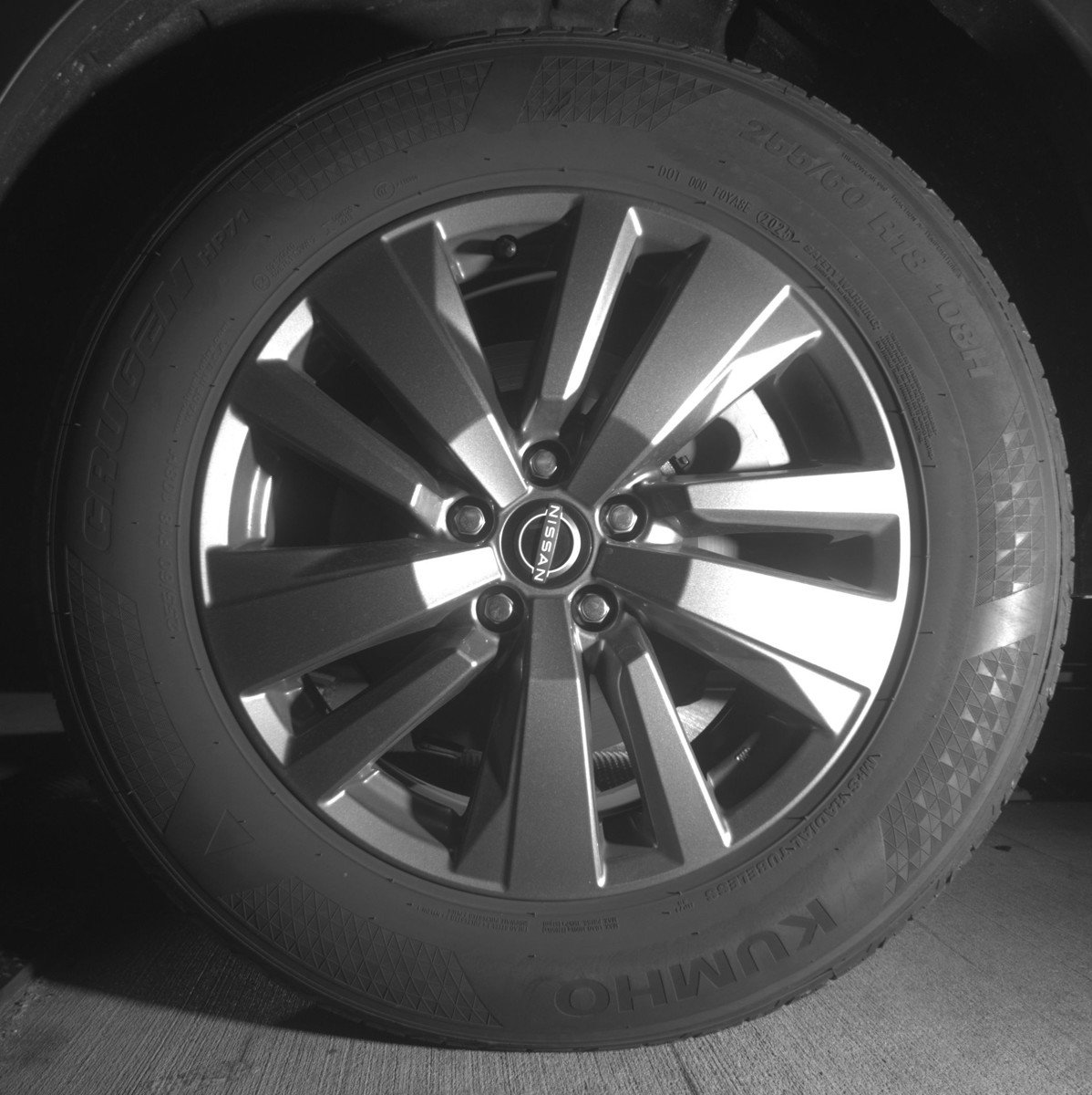 Used 2025 Nissan Pathfinder SV image 14