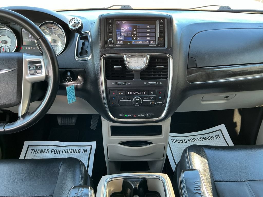 Used 2016 Chrysler Town & Country Touring FWD image 18