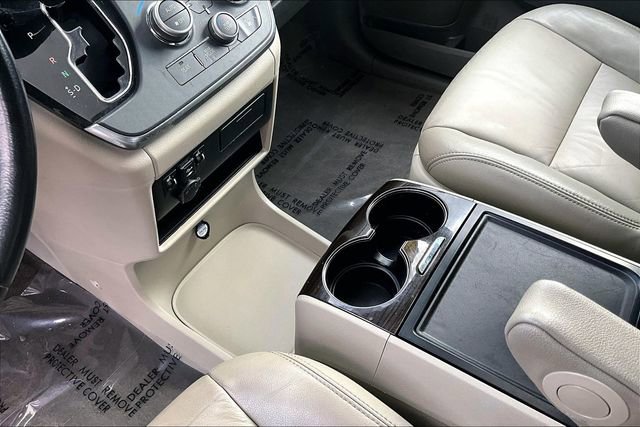 Used 2019 Toyota Sienna XLE w/ XLE Navigation Package image 17