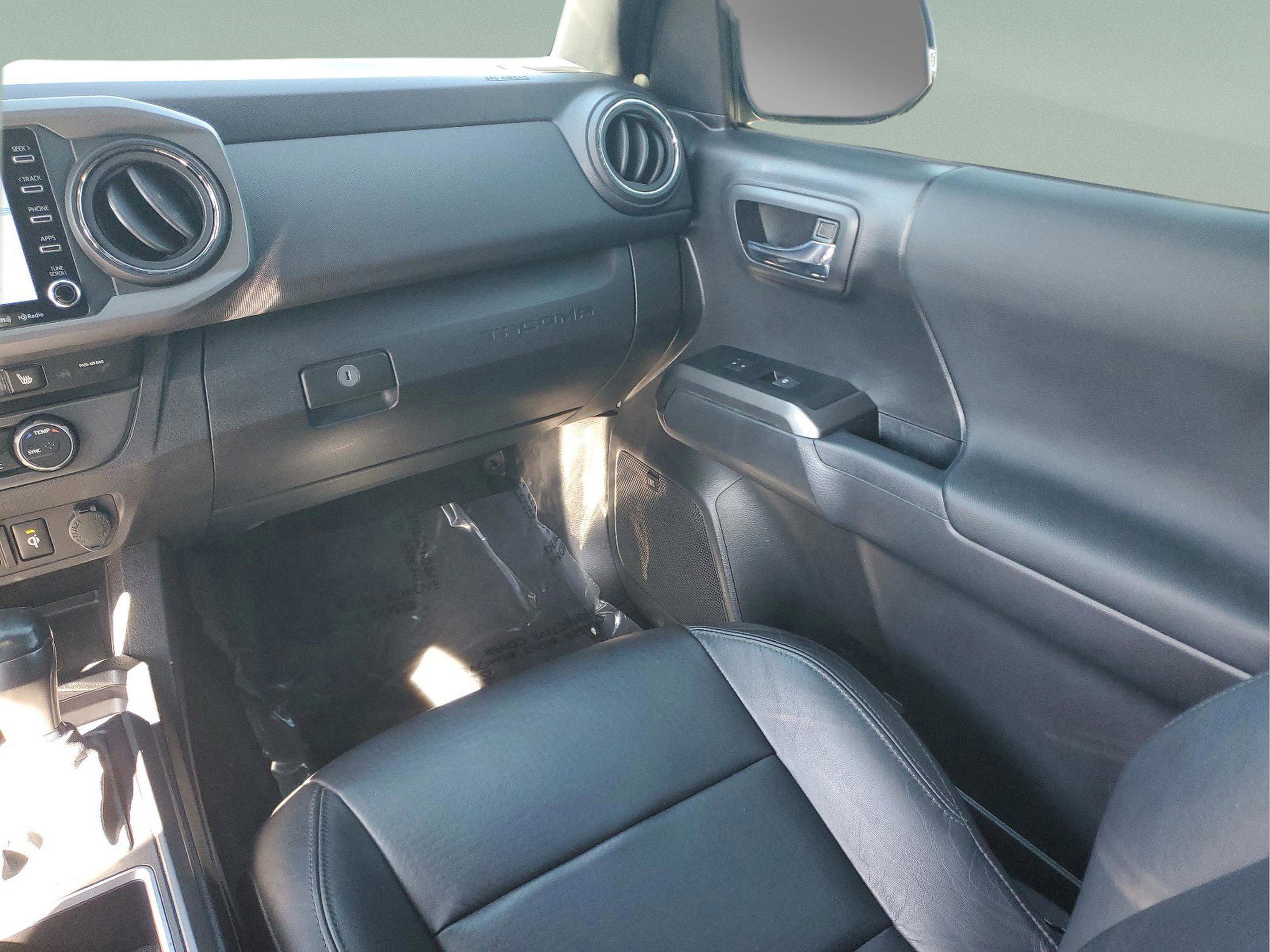 Used 2022 Toyota Tacoma TRD Sport image 25