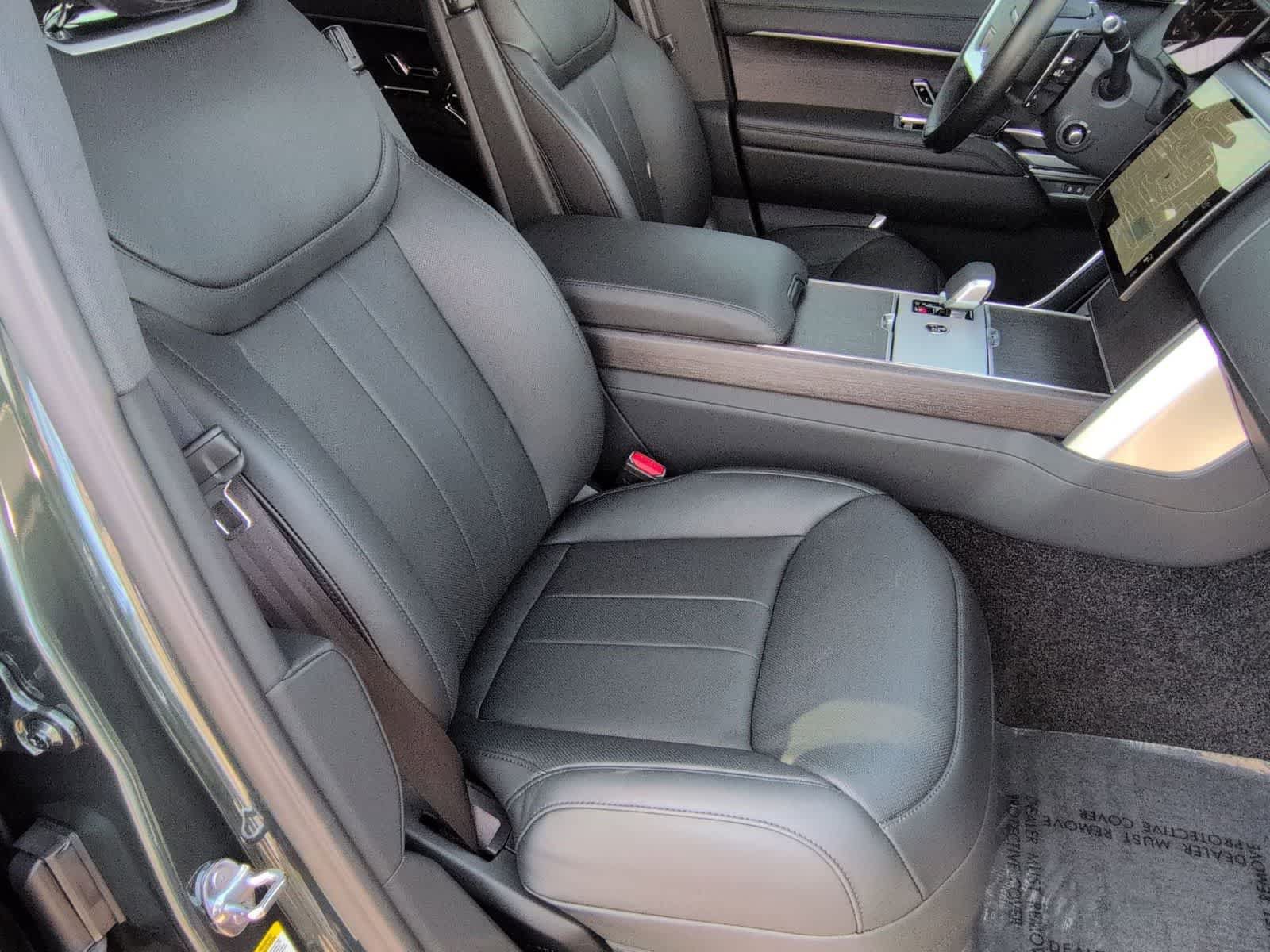 Certified 2025 Land Rover Range Rover SE AWD/4WD image 22