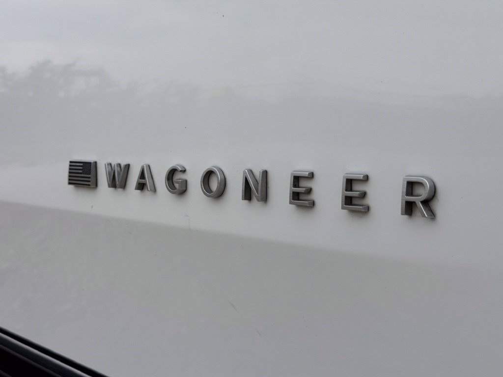 Used 2024 Jeep Wagoneer L Series II RWD image 36