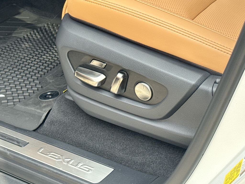New 2026 Lexus LX 600 4WD w/ Interior Upgrade Package image 15