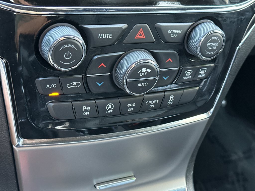 Used 2022 Jeep Grand Cherokee Limited w/ Tech Group AWD/4WD image 19