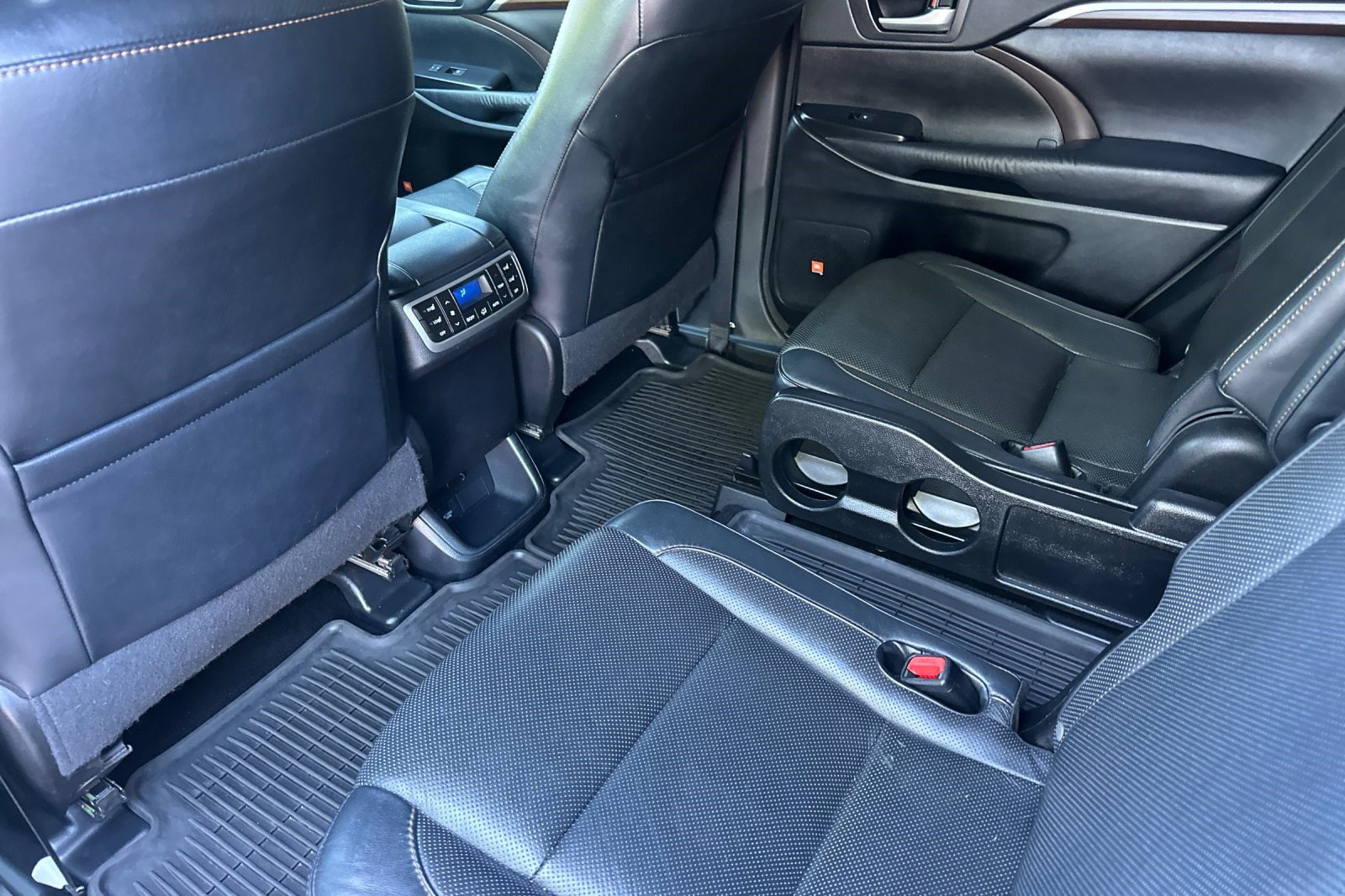 Used 2016 Toyota Highlander Limited Platinum image 15